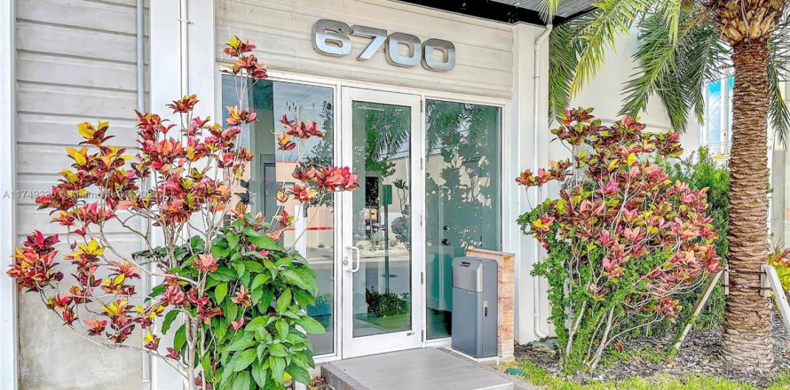 Коммерческая недвижимость в Майами, Флорида № 1983256