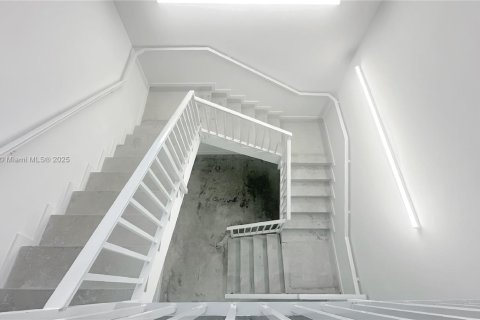 Купить коммерческую недвижимость в Майами, Флорида № 1983256 - фото 18