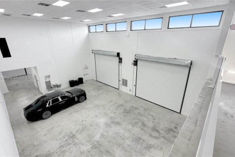 Купить коммерческую недвижимость в Майами, Флорида № 1983256 - фото 19