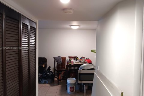Condo in Lauderdale Lakes, Florida, 2 bedrooms  № 1922717 - photo 4