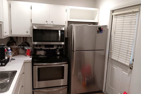 Condo in Lauderdale Lakes, Florida, 2 bedrooms  № 1922717 - photo 5