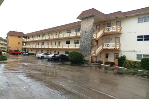 Condo in Lauderdale Lakes, Florida, 2 bedrooms  № 1922717 - photo 10