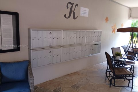 Condo in Lauderdale Lakes, Florida, 2 bedrooms  № 1922717 - photo 8