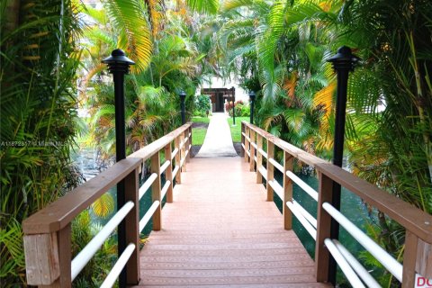 Condo in Lauderdale Lakes, Florida, 2 bedrooms  № 1922717 - photo 12