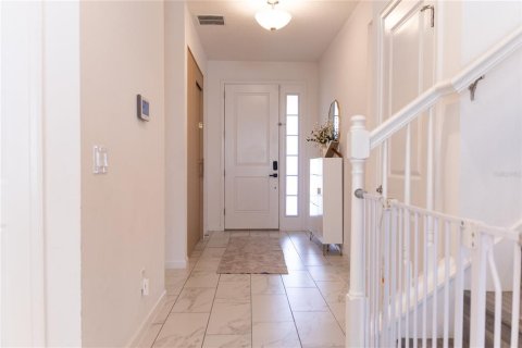 House in Davenport, Florida 5 bedrooms, 286.7 sq.m. № 2215315 - photo 4