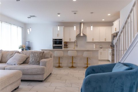 House in Davenport, Florida 5 bedrooms, 286.7 sq.m. № 2215315 - photo 12