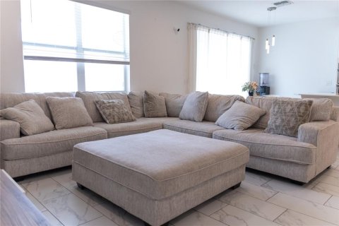 House in Davenport, Florida 5 bedrooms, 286.7 sq.m. № 2215315 - photo 11