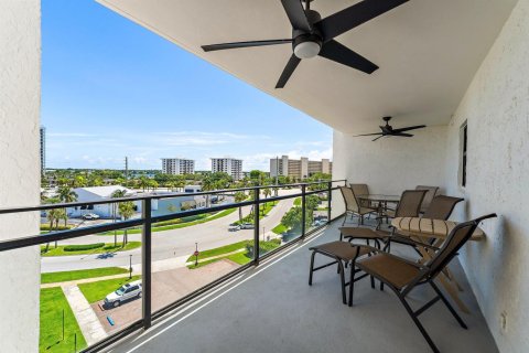 Condo in North Palm Beach, Florida, 2 bedrooms № 2249743 - photo 26