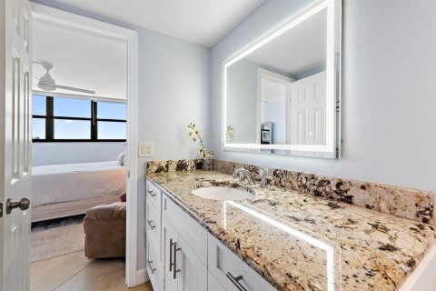 Condo in North Palm Beach, Florida, 2 bedrooms № 2249743 - photo 19