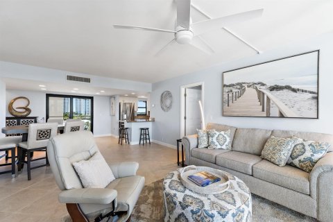 Condo in North Palm Beach, Florida, 2 bedrooms № 2249743 - photo 3
