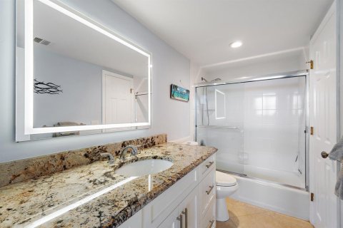Condo in North Palm Beach, Florida, 2 bedrooms № 2249743 - photo 20