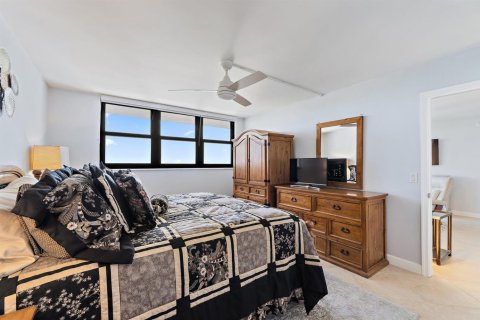 Condo in North Palm Beach, Florida, 2 bedrooms № 2249743 - photo 14