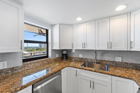Condo in North Palm Beach, Florida, 2 bedrooms № 2249743 - photo 11