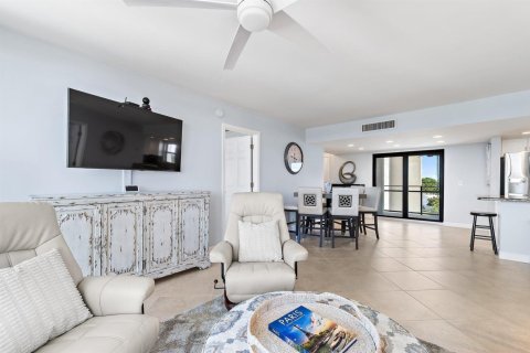 Condo in North Palm Beach, Florida, 2 bedrooms № 2249743 - photo 4