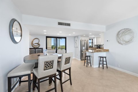 Condo in North Palm Beach, Florida, 2 bedrooms № 2249743 - photo 7