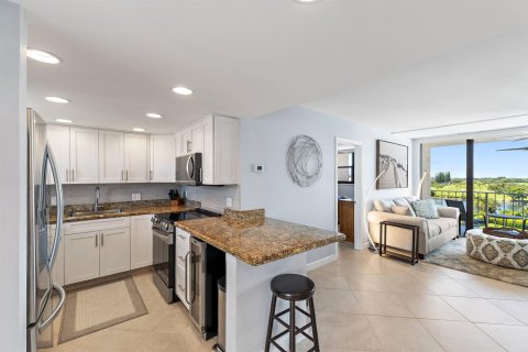 Condo in North Palm Beach, Florida, 2 bedrooms № 2249743 - photo 8