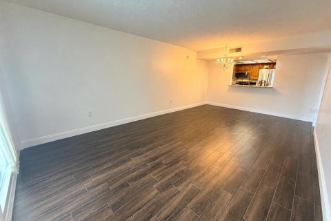 Condo in Tampa, Florida, 1 bedroom № 2221142 - photo 11