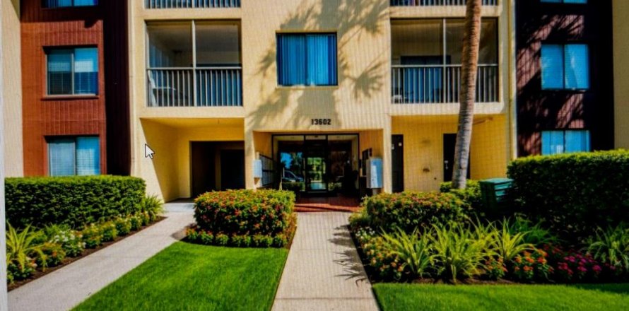 Condo in Tampa, Florida, 1 bedroom № 2221142