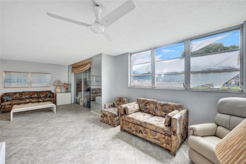Copropriété à vendre à Pembroke Pines, Floride: 2 chambres, 108.7 m2 № 1697463 - photo 22
