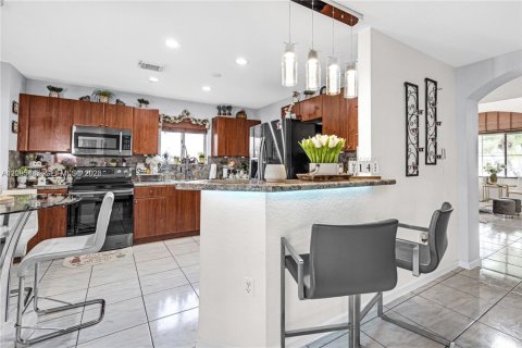 House in Homestead, Florida 4 bedrooms, 208.66 sq.m. № 2390055 - photo 14