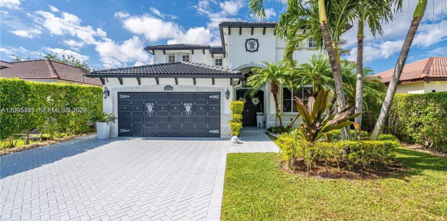 House in Homestead, Florida 4 bedrooms, 208.66 sq.m. № 2390055