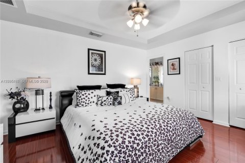 House in Homestead, Florida 4 bedrooms, 208.66 sq.m. № 2390055 - photo 20