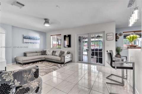 House in Homestead, Florida 4 bedrooms, 208.66 sq.m. № 2390055 - photo 15