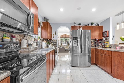 House in Homestead, Florida 4 bedrooms, 208.66 sq.m. № 2390055 - photo 13