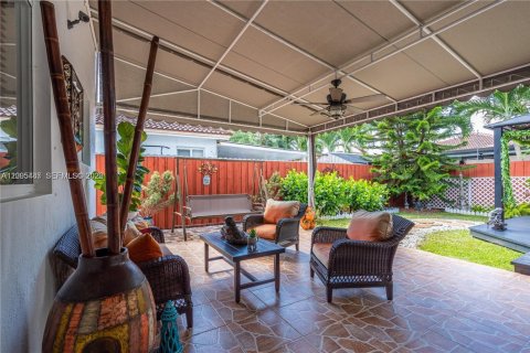 House in Homestead, Florida 4 bedrooms, 208.66 sq.m. № 2390055 - photo 4