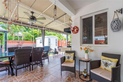 House in Homestead, Florida 4 bedrooms, 208.66 sq.m. № 2390055 - photo 5