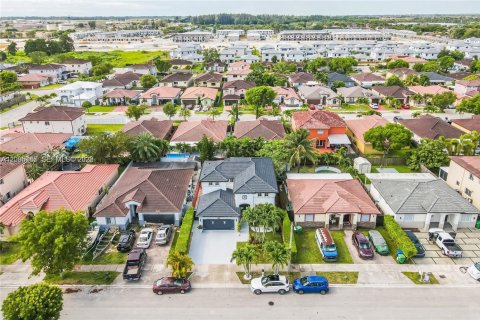 House in Homestead, Florida 4 bedrooms, 208.66 sq.m. № 2390055 - photo 2