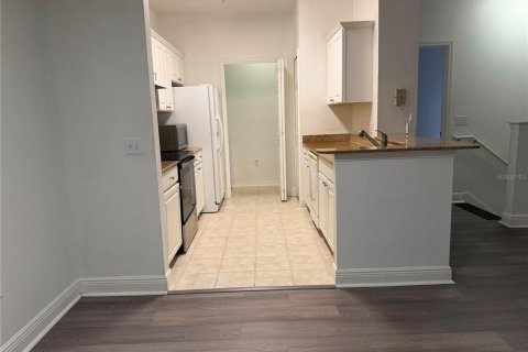 Condo in Winter Garden, Florida, 3 bedrooms № 2227179 - photo 6