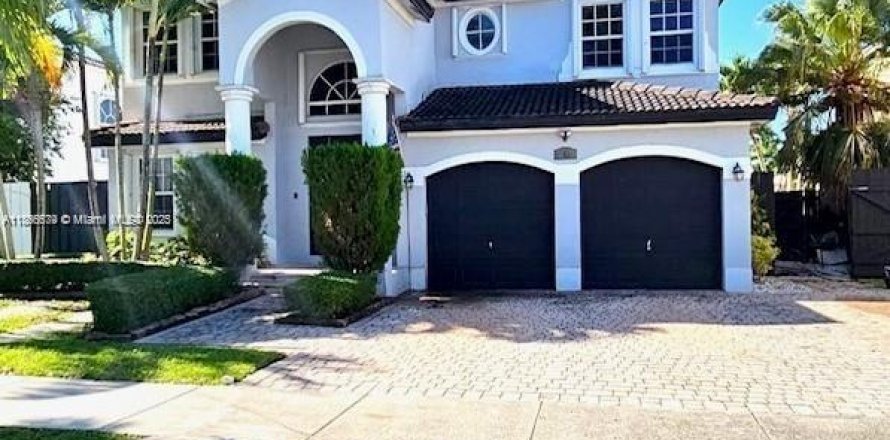 Villa ou maison à Miami, Floride 3 chambres, 257.25 m2 № 1889659
