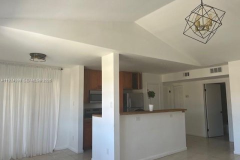Condo in Miami, Florida, 2 bedrooms  № 2052891 - photo 6