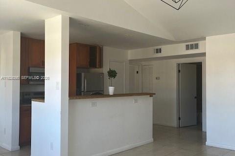 Condo in Miami, Florida, 2 bedrooms  № 2052891 - photo 5