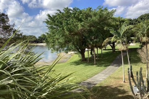 Condo in Miami, Florida, 2 bedrooms  № 2052891 - photo 29