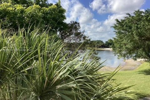 Condo in Miami, Florida, 2 bedrooms  № 2052891 - photo 28