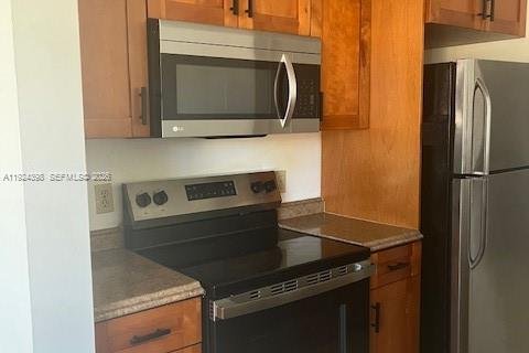 Condo in Miami, Florida, 2 bedrooms  № 2052891 - photo 8