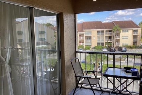 Condo in Miami, Florida, 2 bedrooms  № 2052891 - photo 25