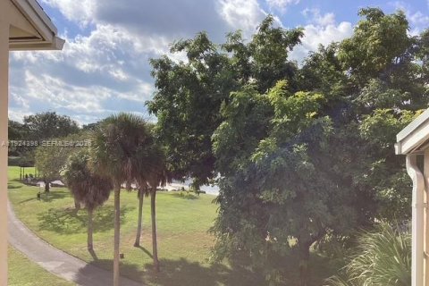 Condo in Miami, Florida, 2 bedrooms  № 2052891 - photo 26