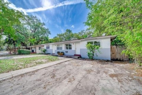 Commercial property in Miami, Florida 202.16 sq.m. № 1705268 - photo 12