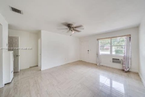 Commercial property in Miami, Florida 202.16 sq.m. № 1705268 - photo 15