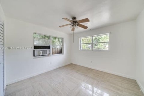 Commercial property in Miami, Florida 202.16 sq.m. № 1705268 - photo 16