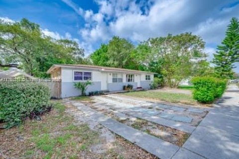 Commercial property in Miami, Florida 202.16 sq.m. № 1705268 - photo 1