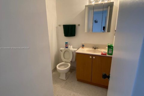 Condo in Miami Beach, Florida, 1 bedroom № 2090132 - photo 8