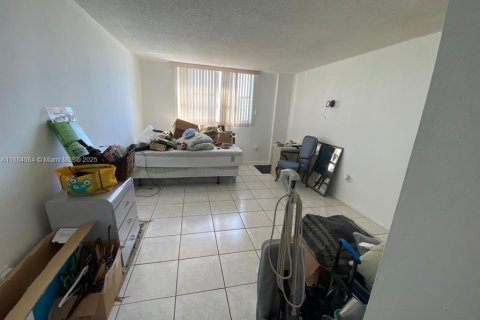 Condo in Miami Beach, Florida, 1 bedroom № 2090132 - photo 11