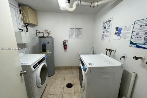 Condo in Miami Beach, Florida, 1 bedroom № 2090132 - photo 14