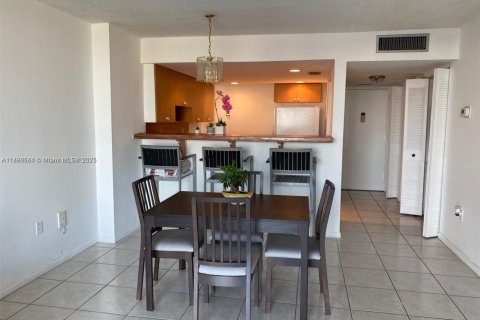 Condo in Miami Beach, Florida, 1 bedroom № 2090132