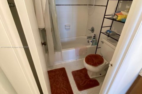 Condo in Miami Beach, Florida, 1 bedroom № 2090132 - photo 6
