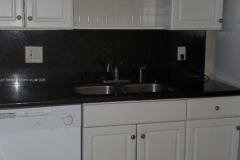 Condo in Weston, Florida, 2 bedrooms  № 1862795 - photo 7